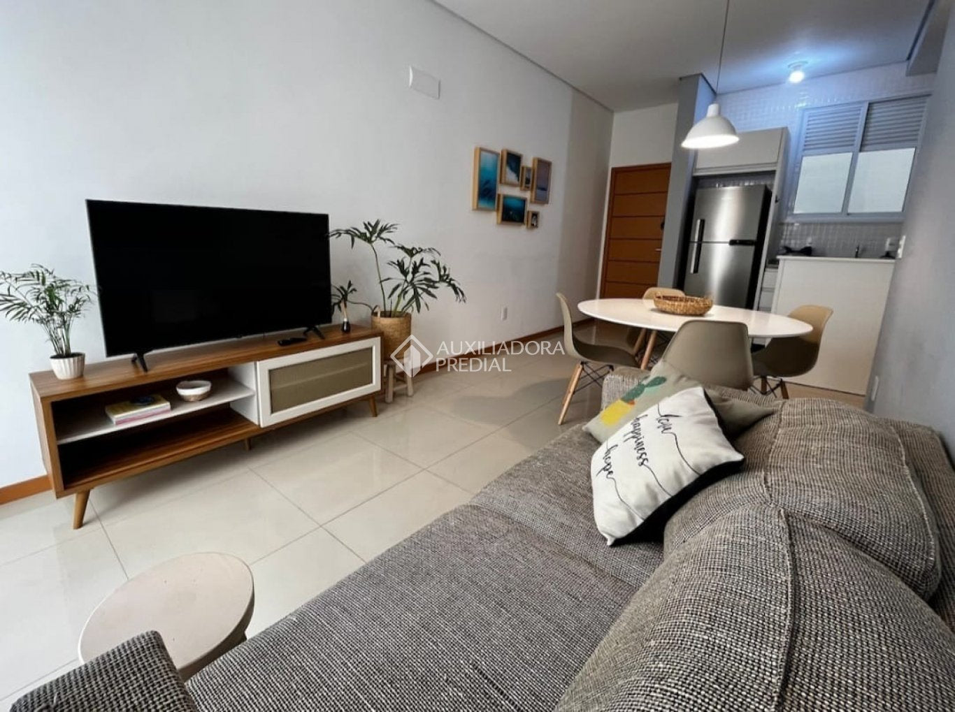Apartamento 2 dormitórios mobiliado no Novo Campeche