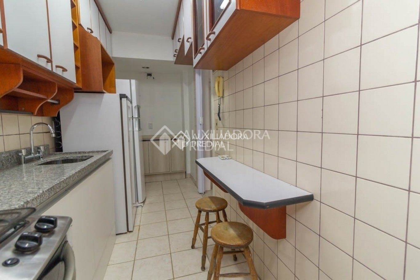 Apartamento à venda desocupado com 3 quartos, 2 banheiros, 1 vaga no Bairro Menino Deus
