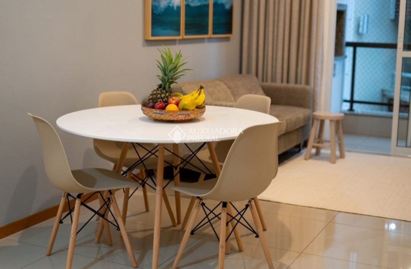 Apartamento 2 dormitórios mobiliado no Novo Campeche
