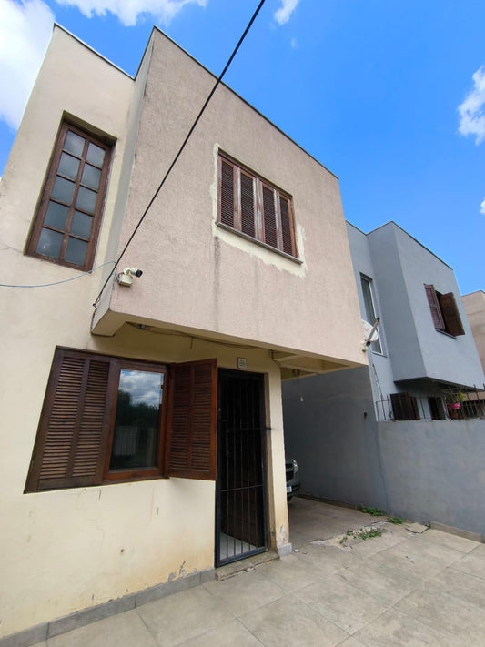 Sobrado  Bairro São José, 2 Quartos, Churrasqueira, 3 Vagas. Aceita Carro sob Avaliação.