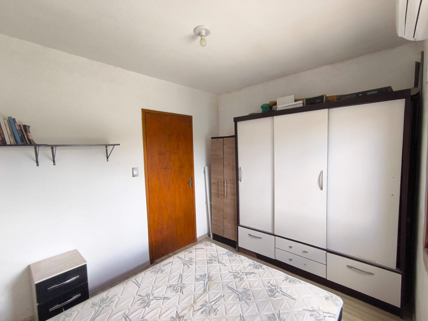Sobrado  Bairro São José, 2 Quartos, Churrasqueira, 3 Vagas. Aceita Carro sob Avaliação.